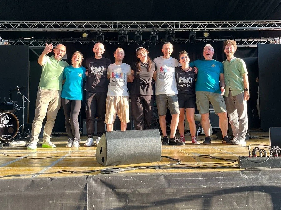 Lo staff di Jam Session APS sul palco del festival Voglio Live